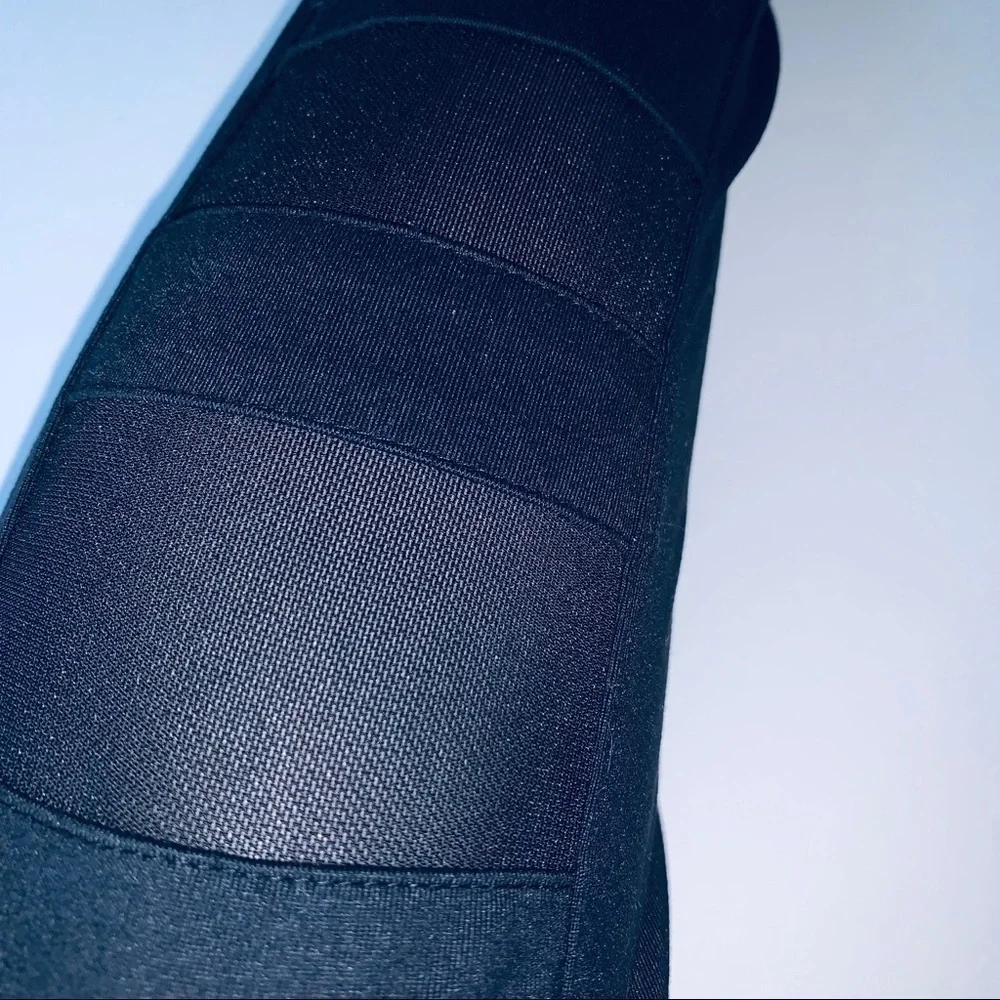 Abs mesh cut out athletic leggings size large